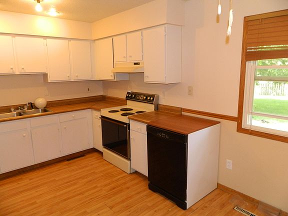 5th image of 306 11th St SE