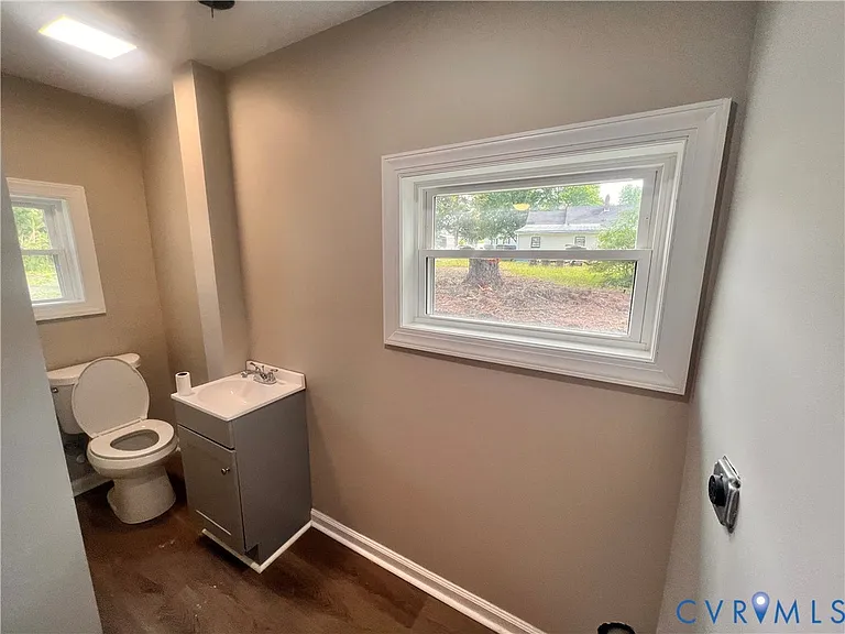 1144 E Normandale Ave — Photo 6