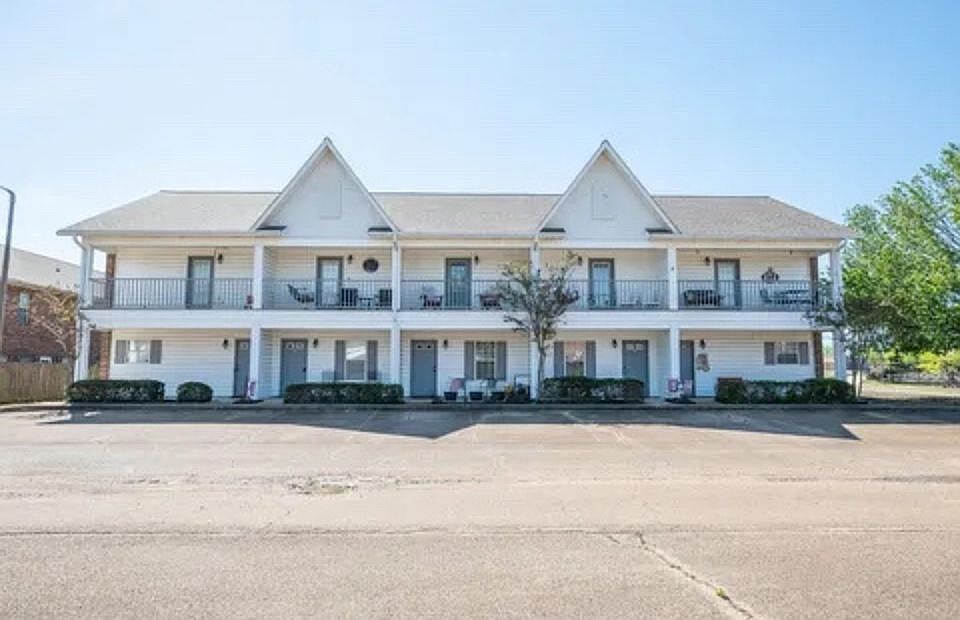 1st image of 202 Tomlinson Dr APT 7D