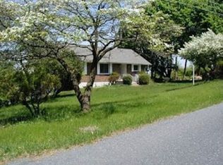 406 Paxinosa Rd E, Easton, PA 18040