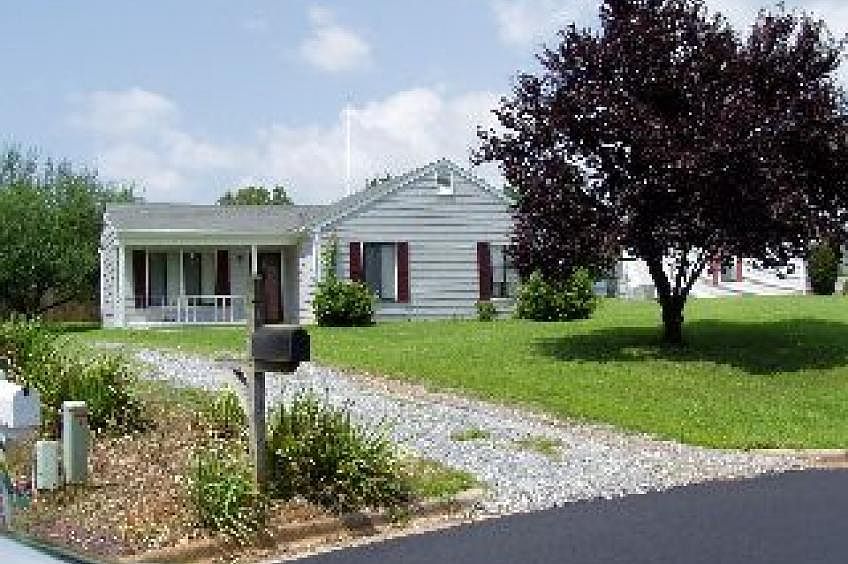 1st image of 109 Bridgeton Ct
