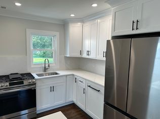 25 Wesley St, Monmouth Beach, NJ 07750