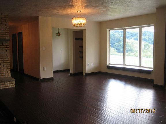 4th image of 426 Beverly Pike