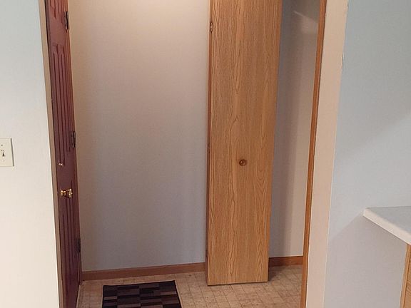 Entryway & coat closet