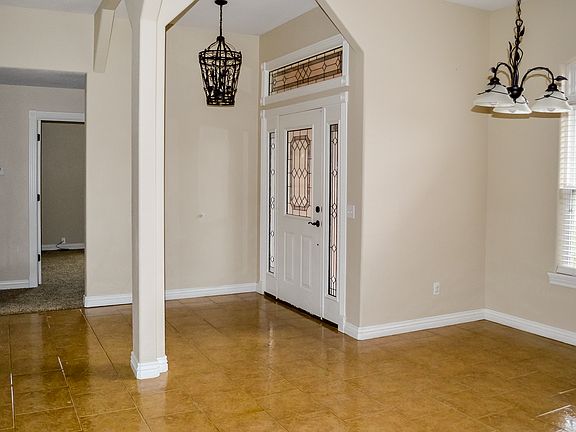 3rd image of 705 Carter Ct