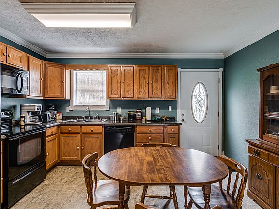 5th image of 1046 Peachtree Dr