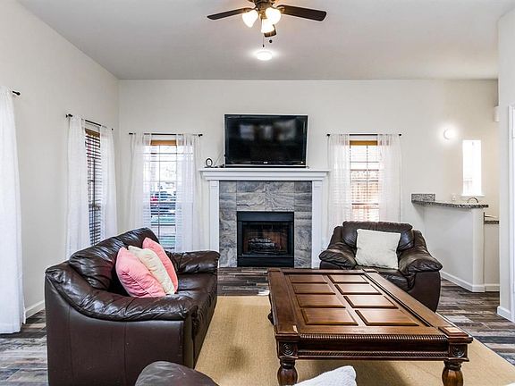 3rd image of 4211 Daisy Meadow Dr