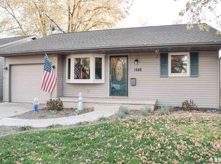 1400 Jill Dever Ln, Pekin, IL