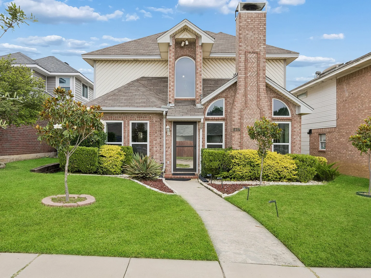 3 bed, 2.5 bath, 1551 sqft, $2,400 — Photo 1