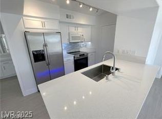 7255 W Sunset Rd APT 2046, Las Vegas, NV 89113