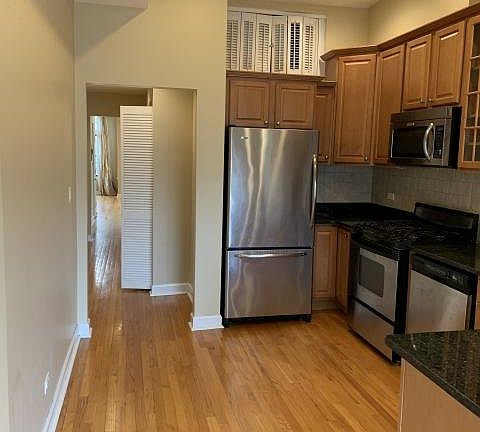 5th image of 1414 W Belle Plaine Ave #2