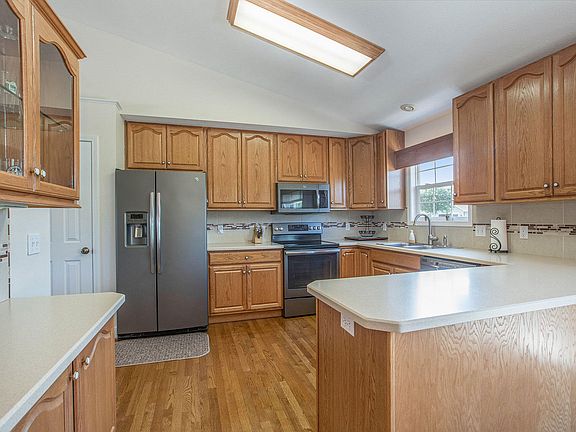 4th image of 24172 Brownstone Blvd