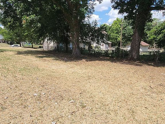 5th image of 821 N Beard Ave