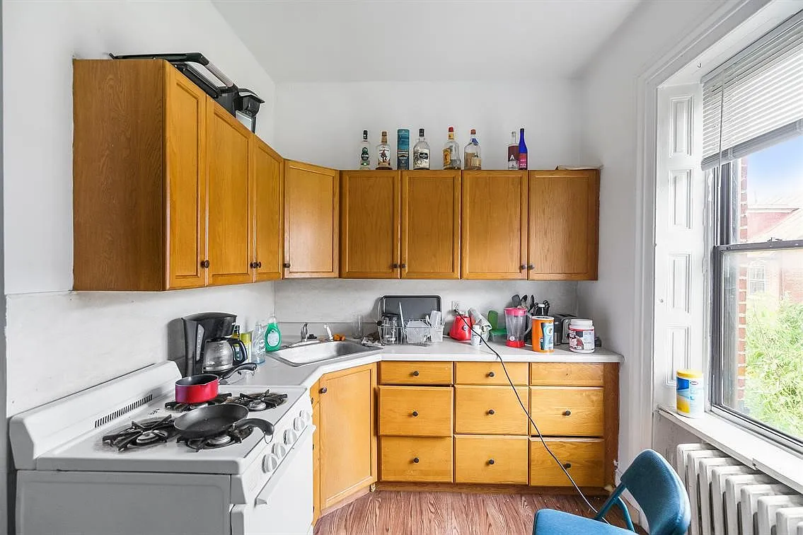 3 bed, $2,400 — Photo 2