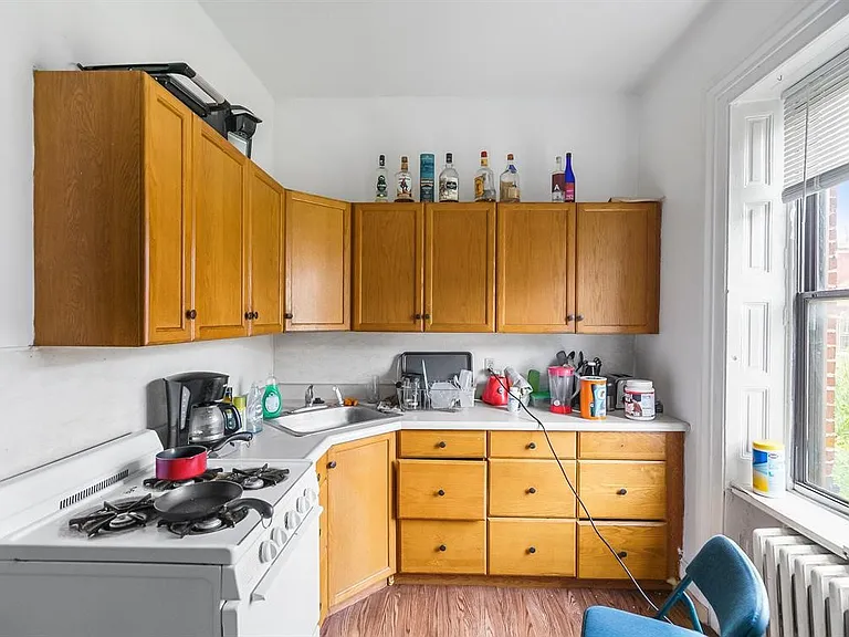 908 Pine St #3F — Photo 2