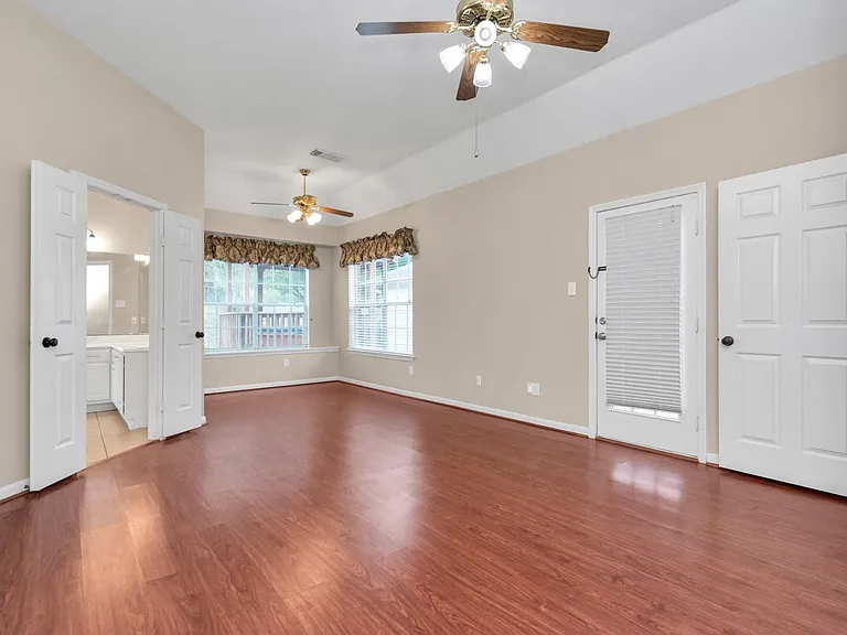 1915 Crescent Oak Dr — Photo 31