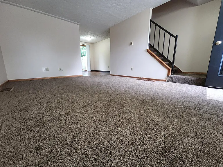 1668 Colonial Dr — Photo 4