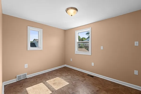 23233 Wellington Ave — Photo 19