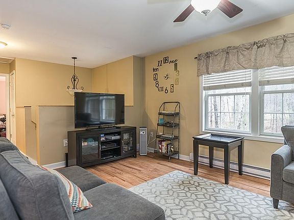 2nd image of 622 Essex Ave #1