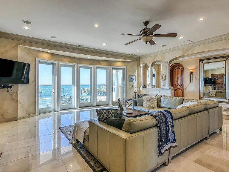 530 W Shore Dr — Photo 6