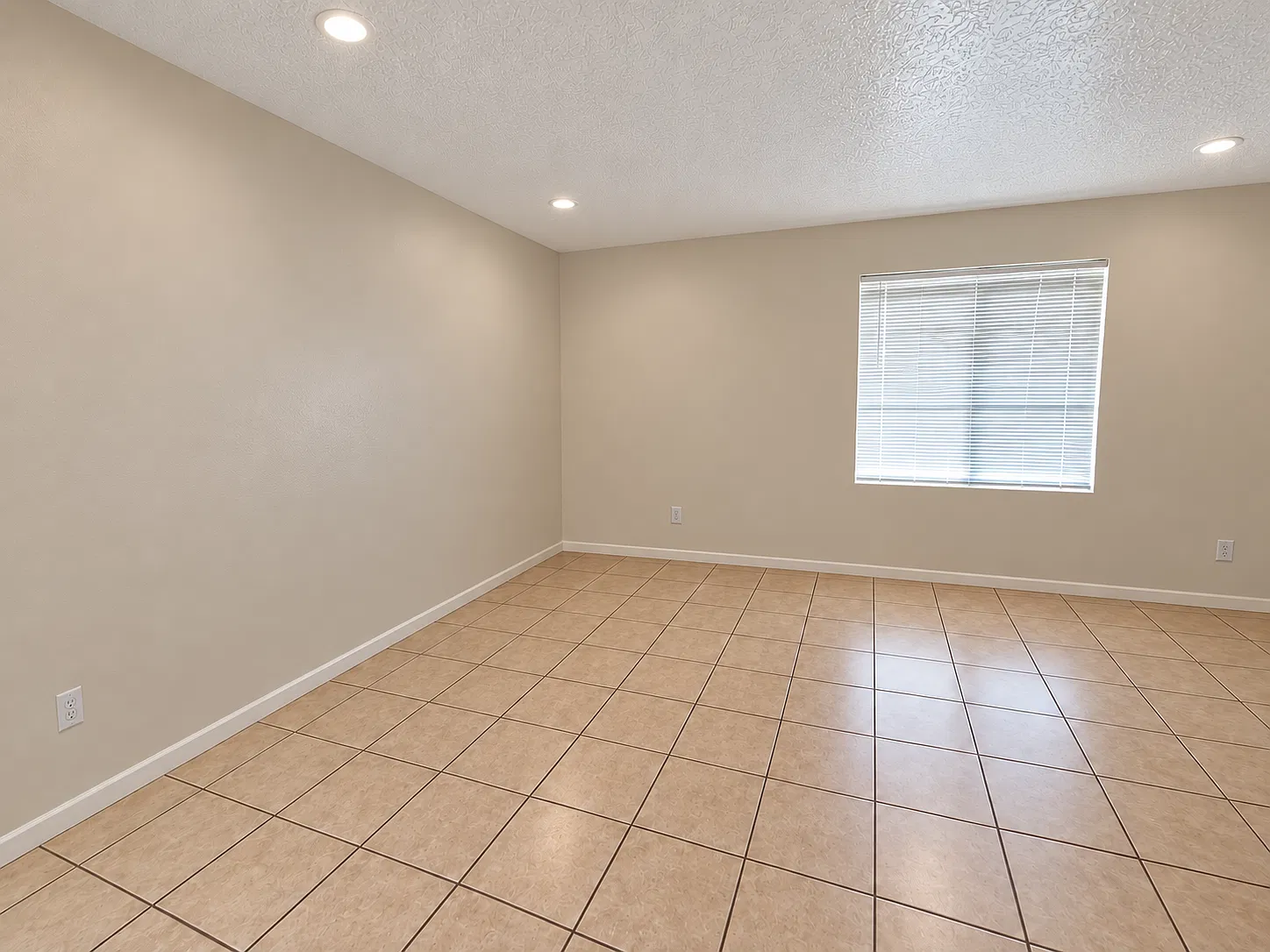 1 Bedroom, 1 Bathroom with In-Unit Washer & Dryer $1,000/Month — Photo 3