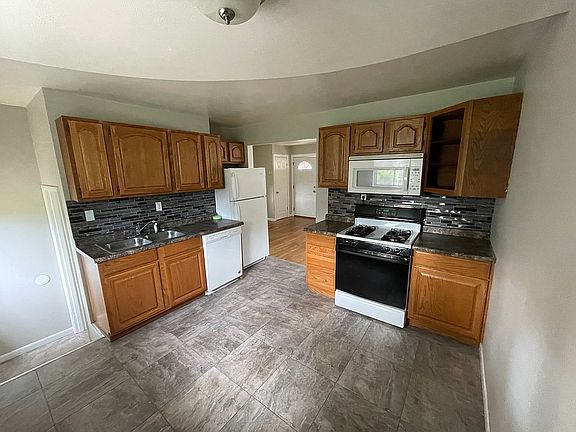 4th image of 829 Lynn Haven Ln