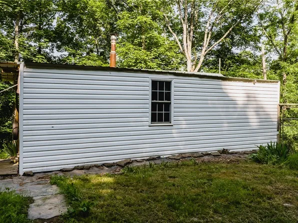 245 Sherwood Forest Dr, Belleville, WV 26133