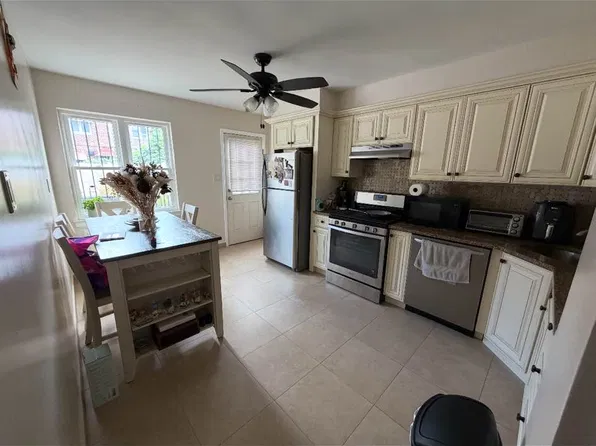 25-45 70th Street image 1 of 9