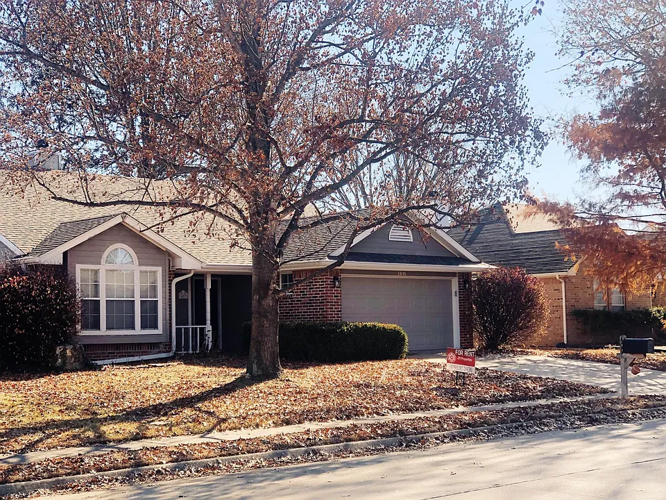 409 N 38th Pl