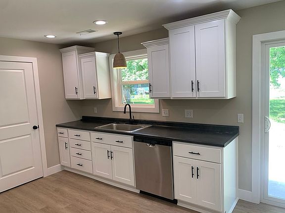 5th image of 411 Louise Dr