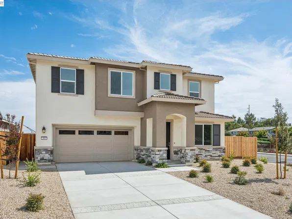 300 Colfax Ln, Oakley, CA 94561