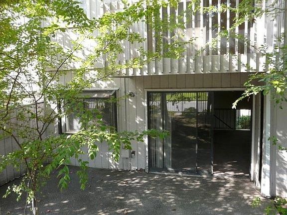 5th image of 5610 Victoria Ln