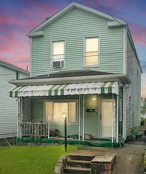 37 McKinnie Ave photo 1