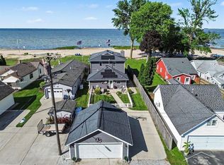 705 Bay Rd, Bay City, MI 48706