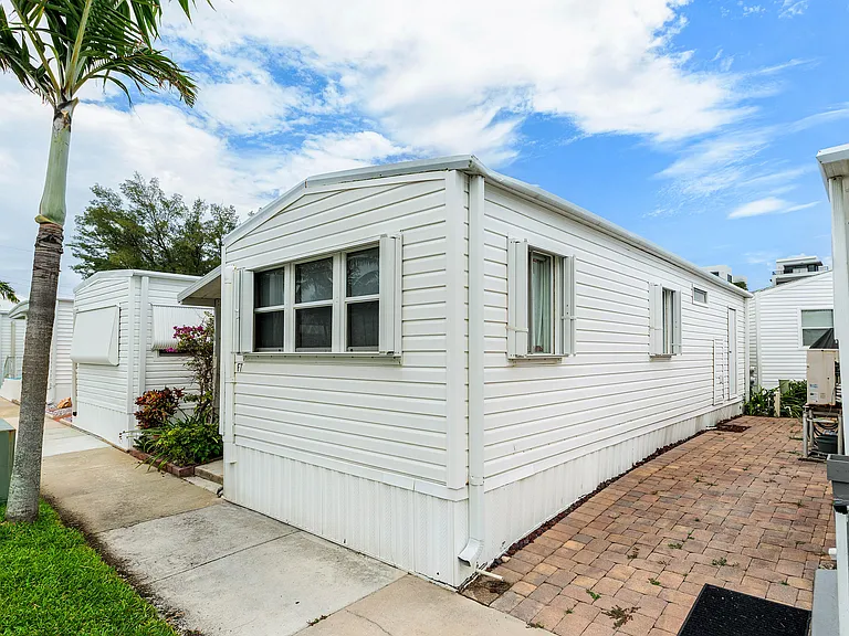 7 Ruthmary Ave #F — Photo 2