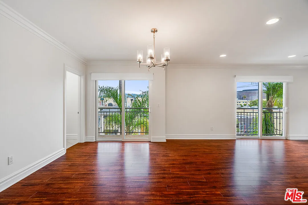 2 bed, 3.0 bath, 1500 sqft, $4,295 — Photo 2