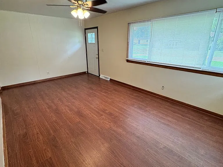 4409 Sunnybrook Dr SE — Photo 3
