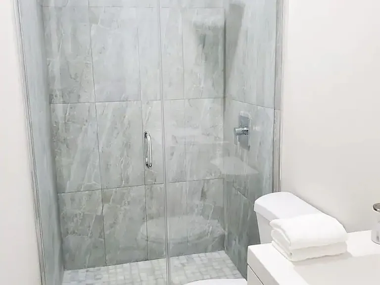 210 SE 6th St #1 — Photo 6