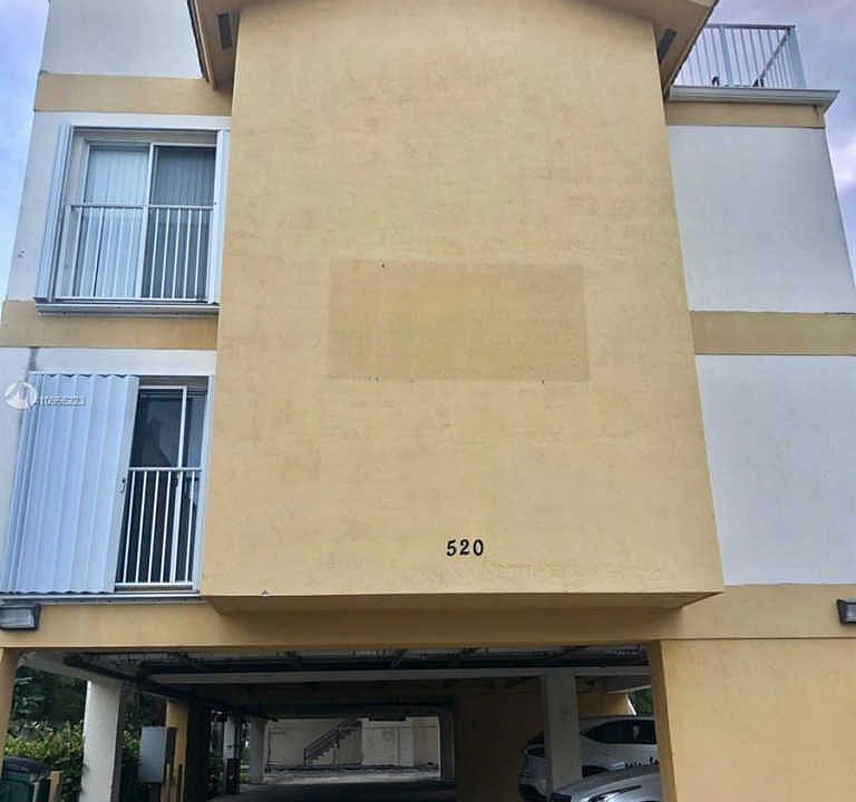 2nd image of 520 SW 5th St APT 301