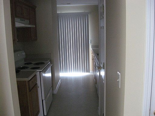 2nd image of 705 Stonehaven Cir