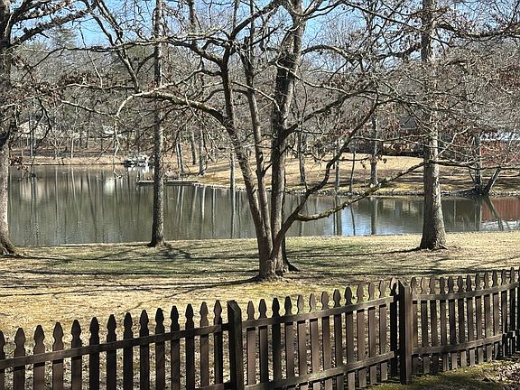 4th image of 131 Pine Tree Cir