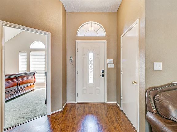 5th image of 2909 Oakshire St