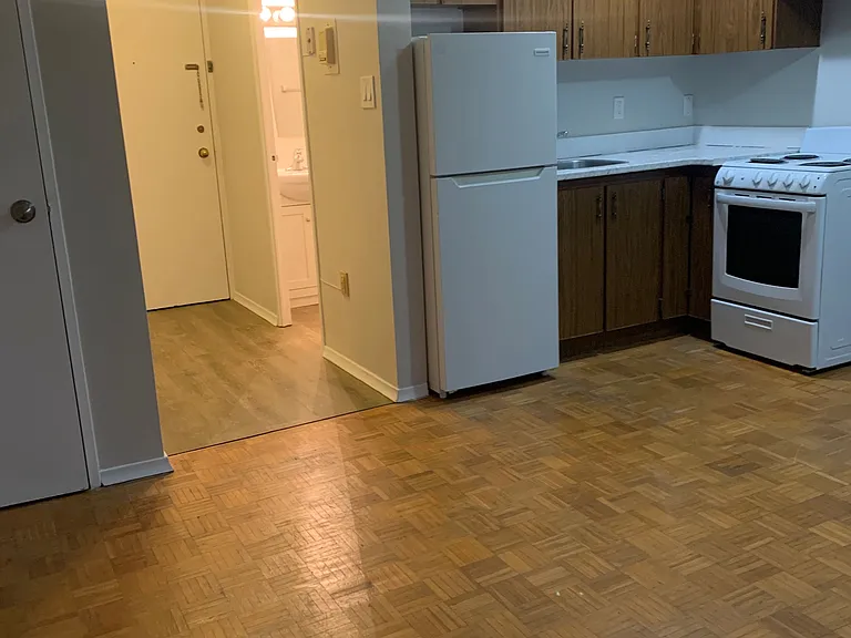41 Parkside Dr #303 — Photo 3