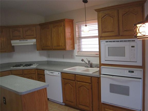 2nd image of 1529 Tanglewood Dr