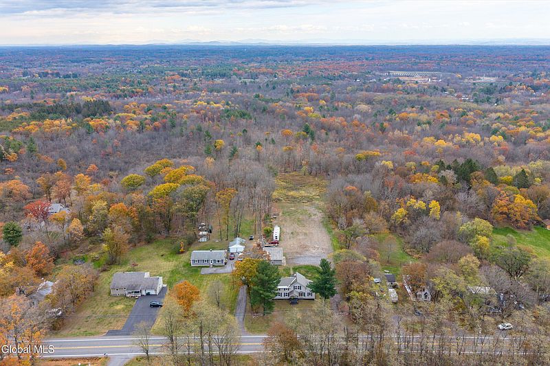2nd image of 810 Sacandaga Road