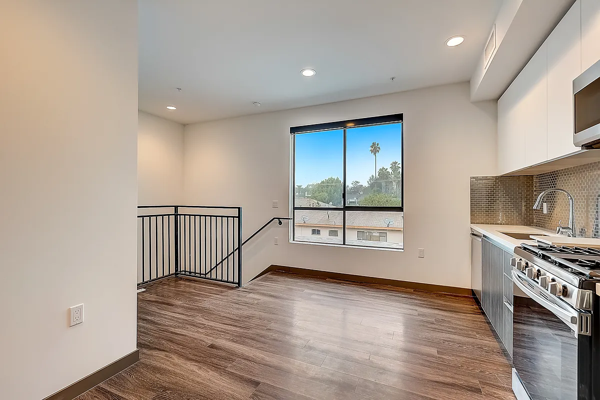 Building Photo - 641 N Hobart Blvd