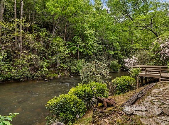 15th image of 61 River Bend Ct