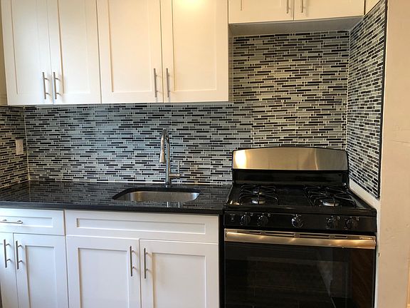 2nd image of 922 Bronx Park S APT 2D