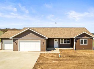 621 Roosevelt St, Baraboo, WI 53913