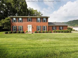 10 Oakwood Dr, Madison, WV 25130
